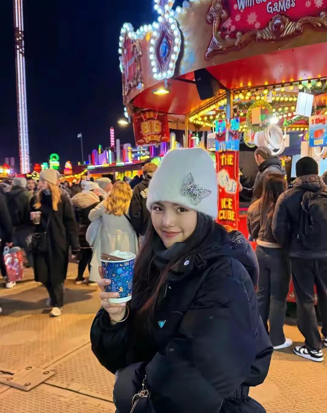 不得不承认，有的人一出生就在罗马！看网友介绍，王诗龄这一身行头就好几十万，都快