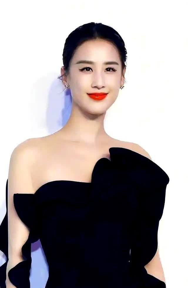 终于弄明白了为啥综艺节目这么偏爱黄圣依了不是因为她和周星驰合作过