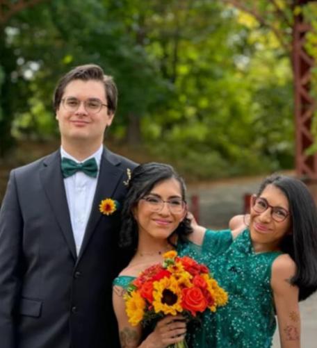 共用生殖系统的连体姐妹中的姐姐2024年结婚了，那姐姐同房时妹妹怎么办？
