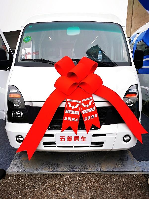 21世纪最大的骗局：汽车，特别是房车。进口房车动辄100万起，国产房车也要60万