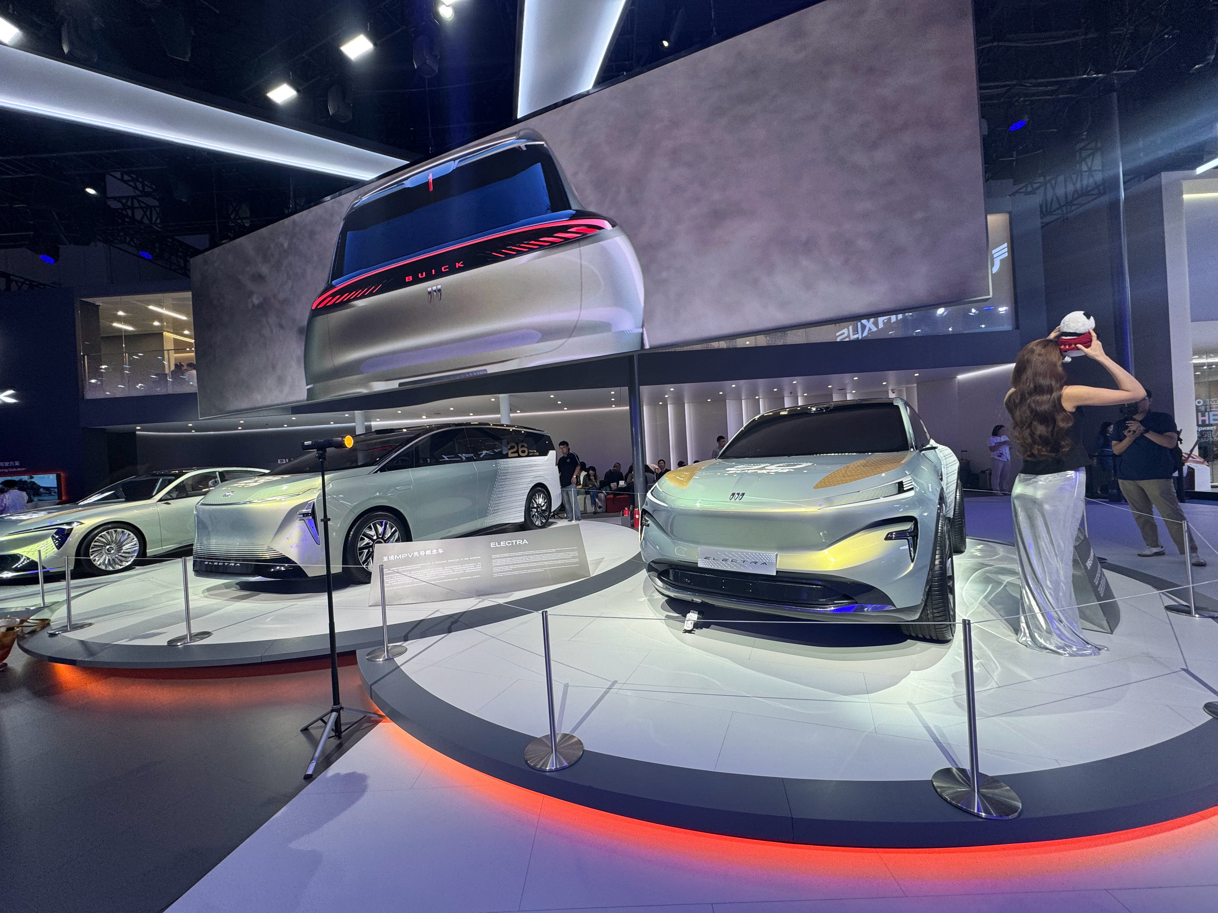 别克高端新能源子品牌“至境”成都车展首秀，轿车、SUV、MPV三款概念车全家桶亮