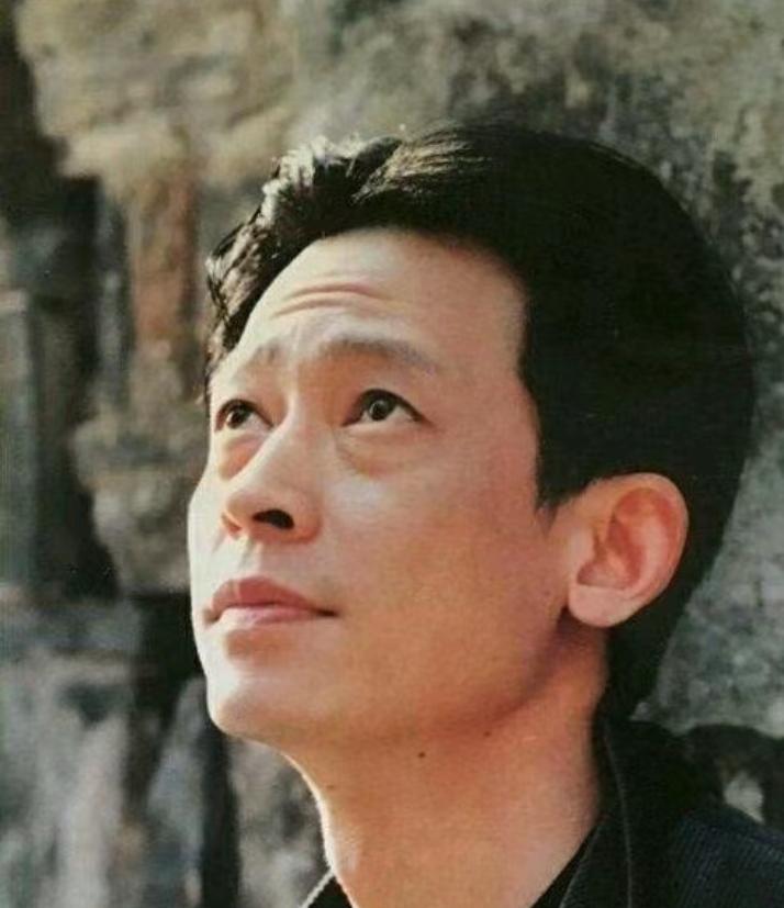 王志文有一段非常经典的台词:“狗要吃屎，你千万不要去制止，不然它会以为你要跟它