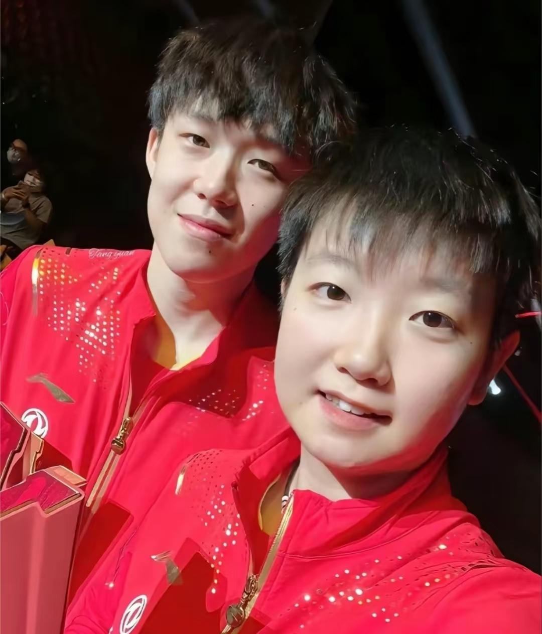 以前有许昕和刘诗雯现在有王楚钦和孙颖莎王楚钦说过，作为一个搭档来说，能配