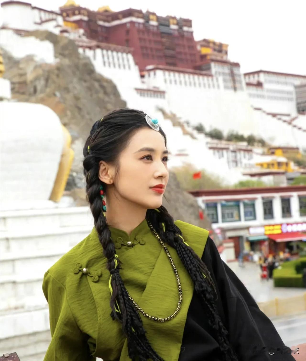 黄圣依在节目上对前婆婆的评价很高，毕竟她婆婆的情商确实是万里挑一的，比如婆婆妈妈