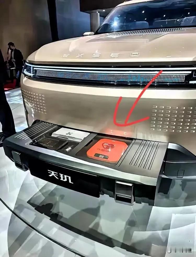 车里面是装不了东西吗？一个把前盖改成座椅，一个把前盖改成了抽屉，还有一个改成了