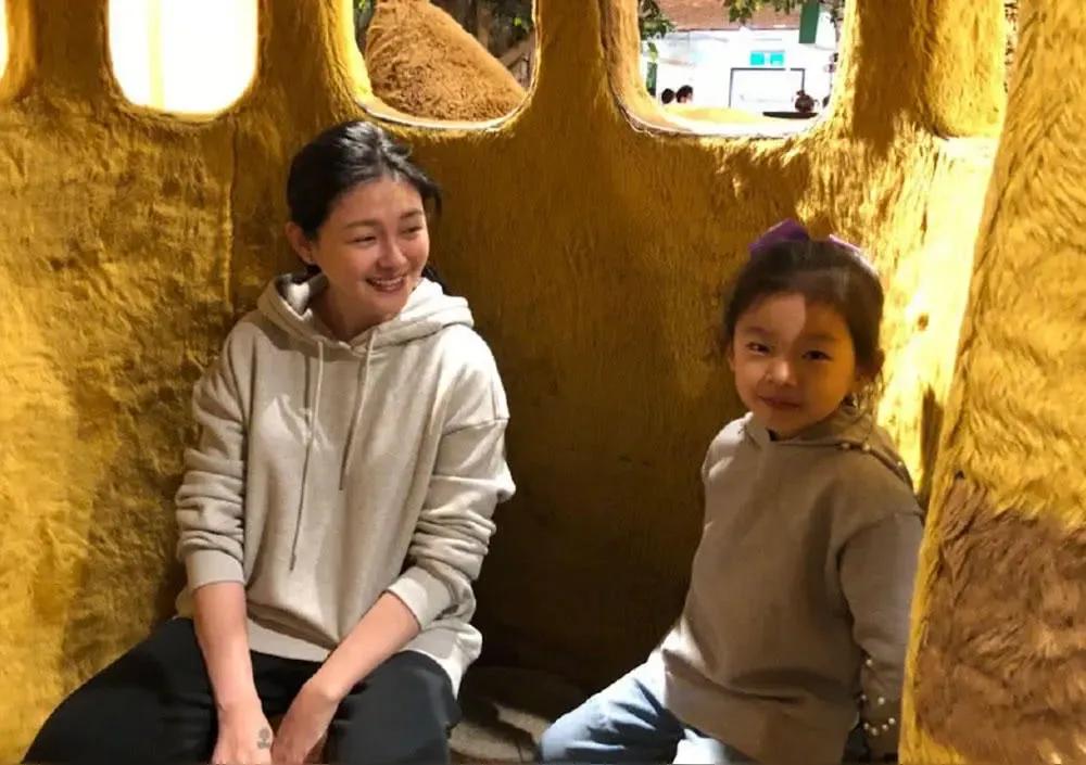 汪小菲要办二婚婚礼，没人有意见。但是，如果像网传那样让亲妈死了还不久的孩子去做花