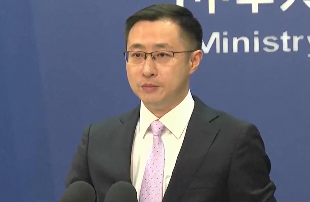黄岩岛那个浮台，是“被迫撤”还是“干完活走人”？外交部把话说透了！菲律宾今天急