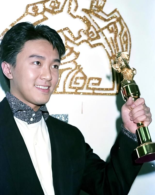 谈及周星驰，年届73岁的李修贤，言语间仍怨气难消，往昔之事难以释怀。他称，曾为星
