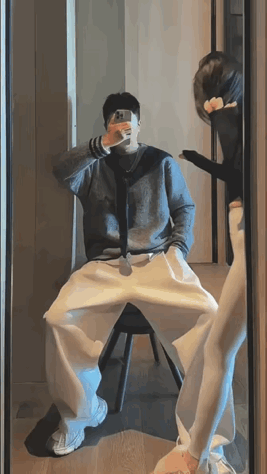 真是人比人气死人啊！看看别人的女朋友，在看看自己的女朋友，唉，人与人的差距也