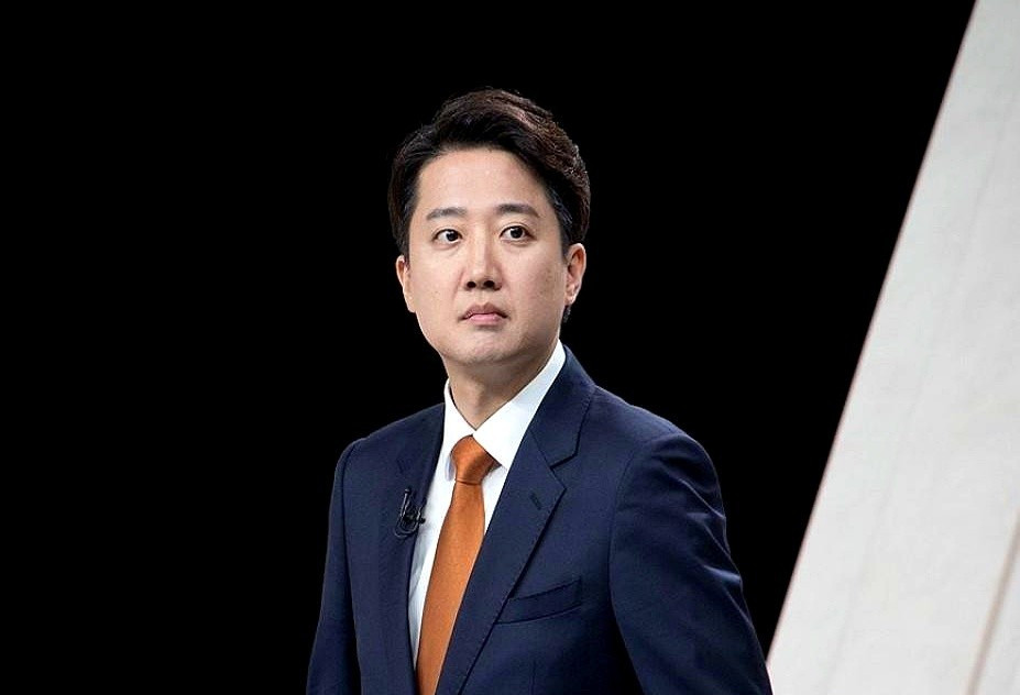 政坛新星摊上大事了韩国那位最年轻的总统候选人，突然被律师