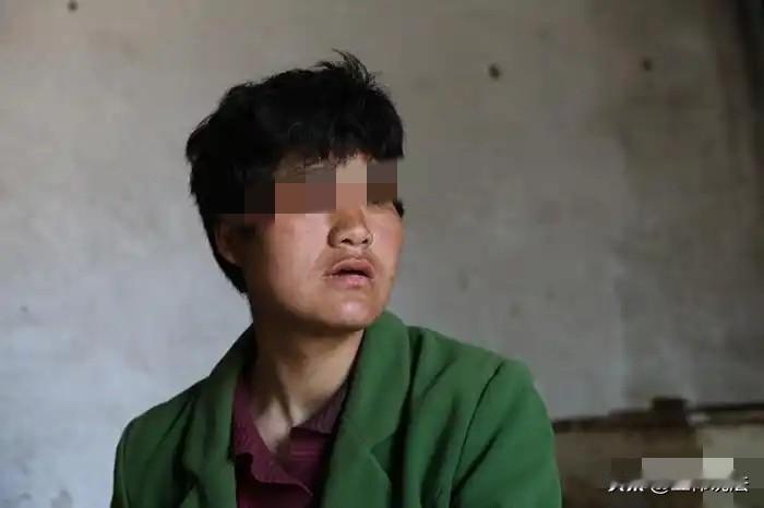 甘肃庆阳，36岁女子搭乘61岁男子的顺风车回家，途中两人聊天，男子发现女子精神异