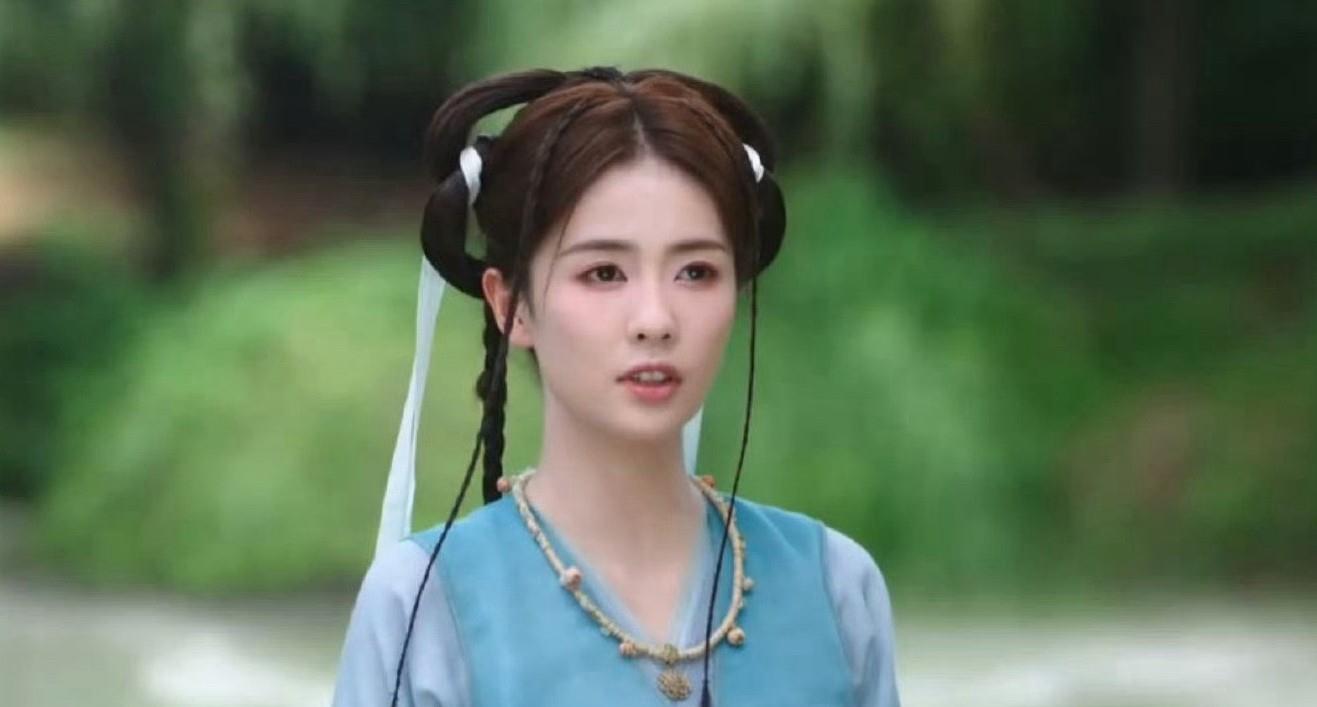 7月17日，于正开始对白鹿的剧下手了！白鹿《莫离》妆造，说实话，比《临江仙》好