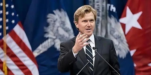 美国还是有头脑清醒的人的，美鹰派专家科尔比告诫美国人：别上俄、印、欧的当了，如果