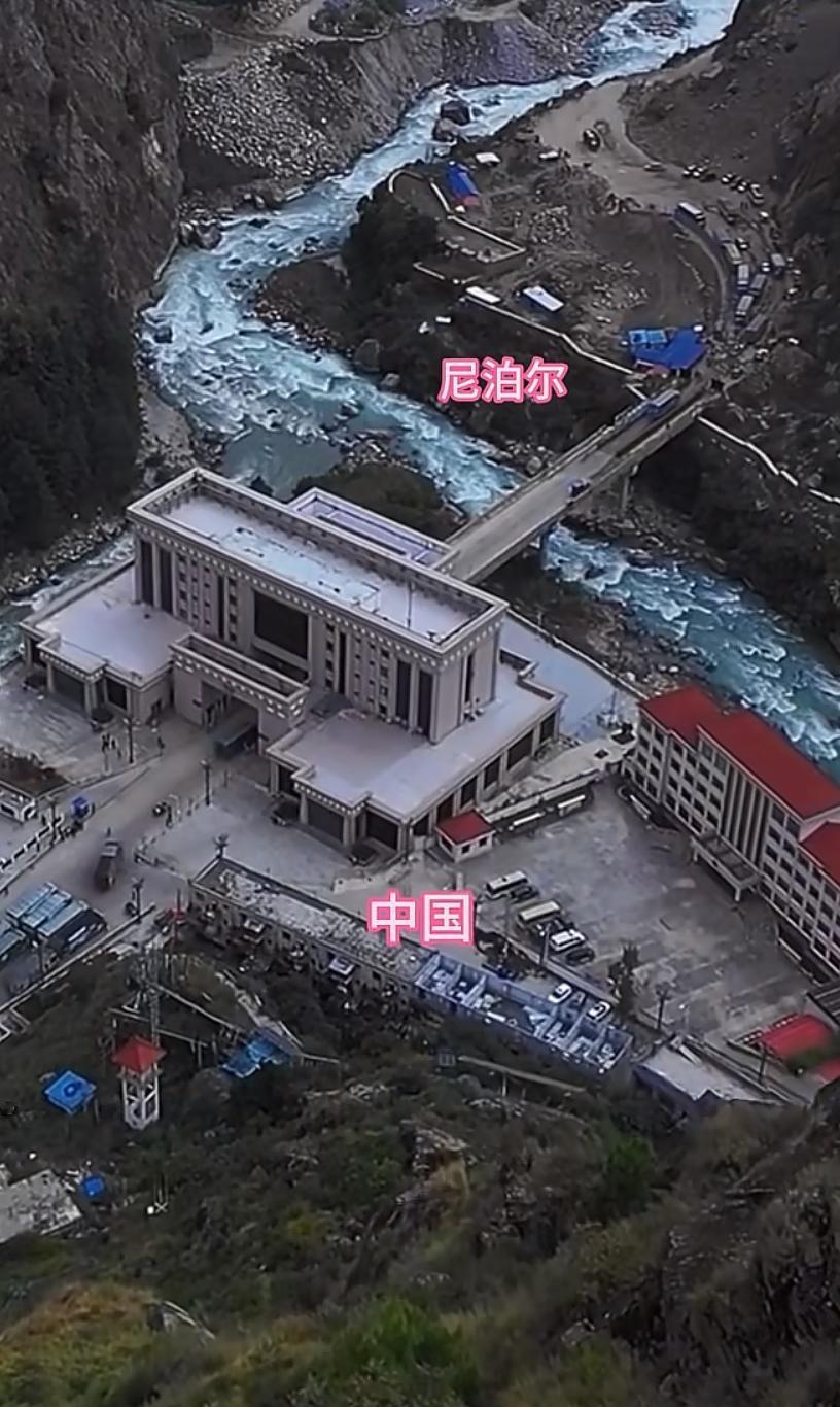 泥石流发生之前的照片