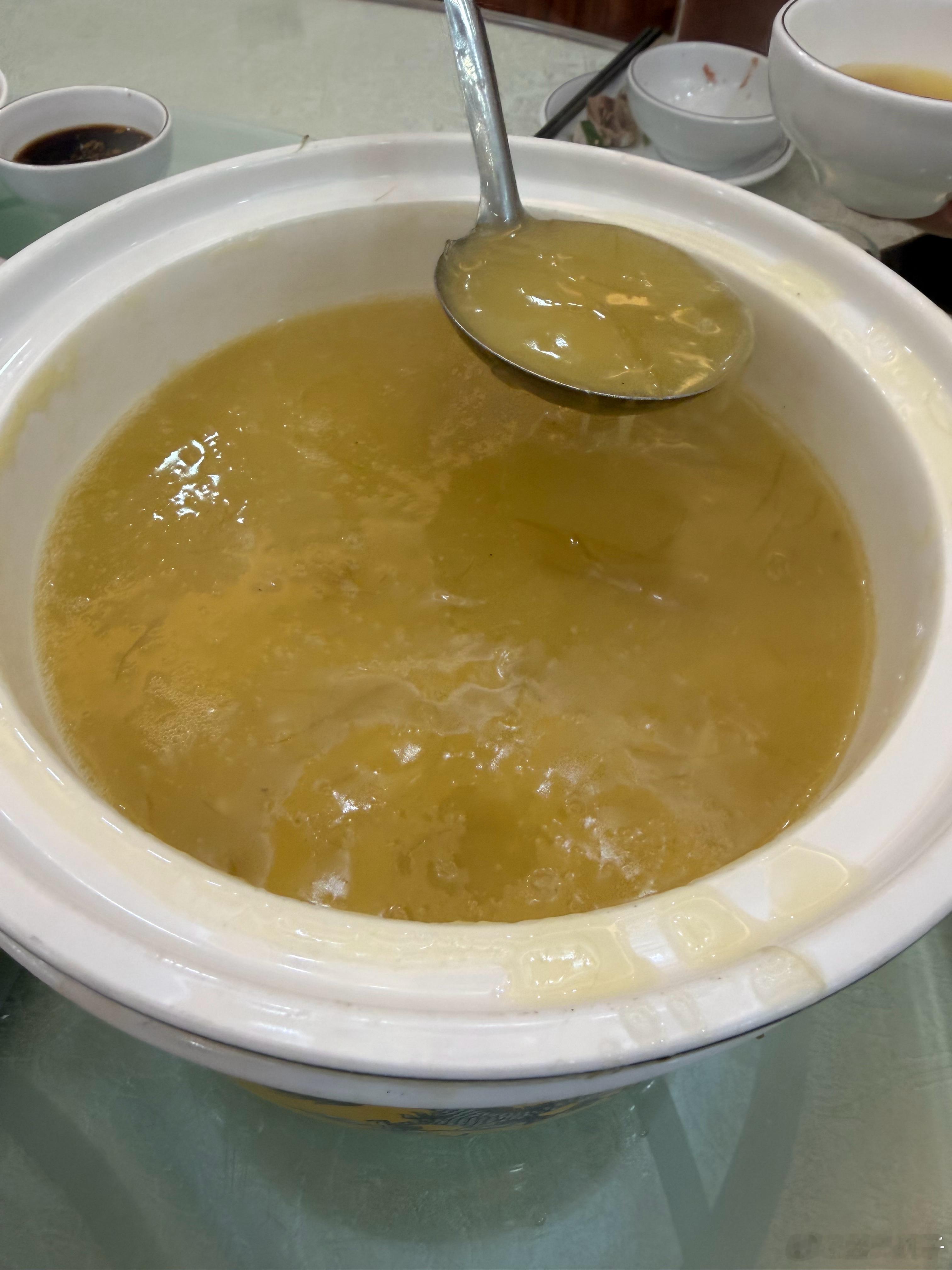 在村子里的餐厅能吃这么正宗的鱼翅，真牛逼