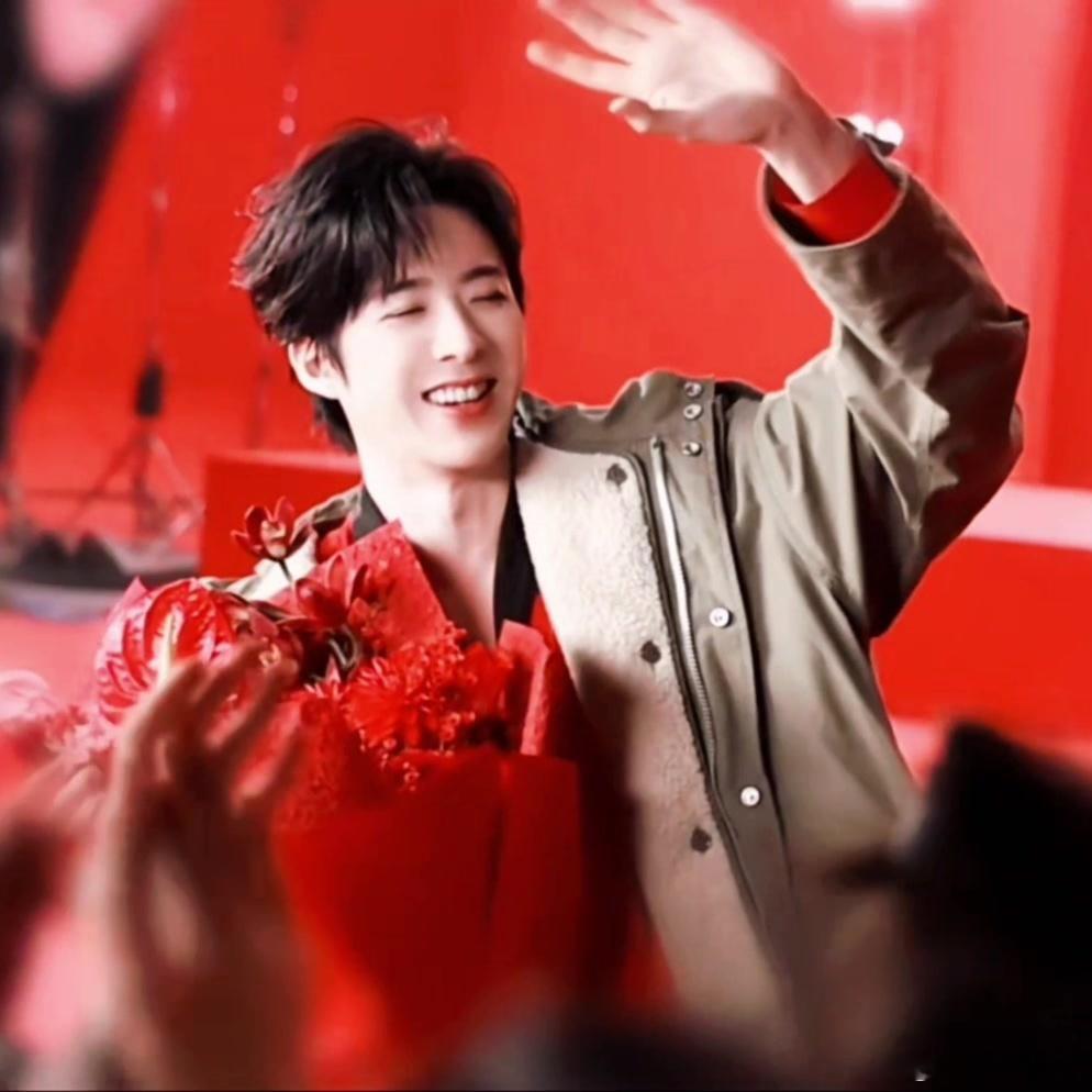 家咪笑起来就是如此明媚🥰