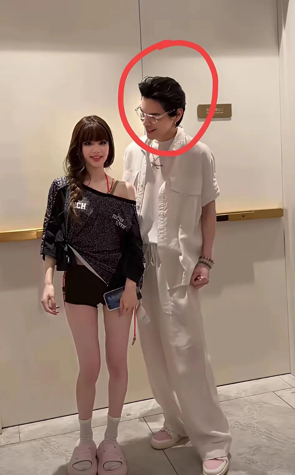 向佐这回上热搜，倒没闹出啥大动静，纯粹是因为一场演唱会。七月十一号，他在台北陪完