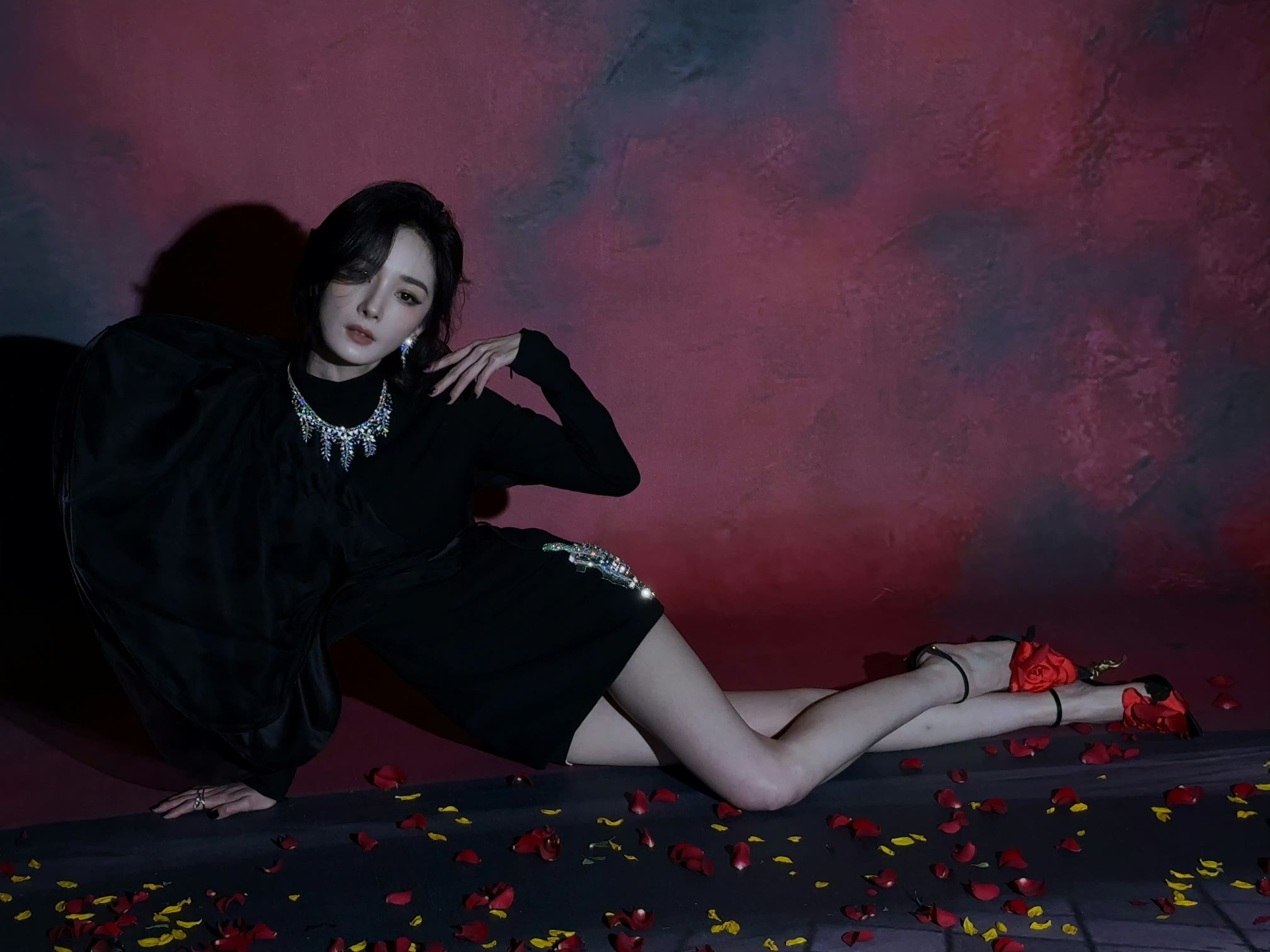 杨幂vogue四套造型，夯中夯💛🖤🖤🖤