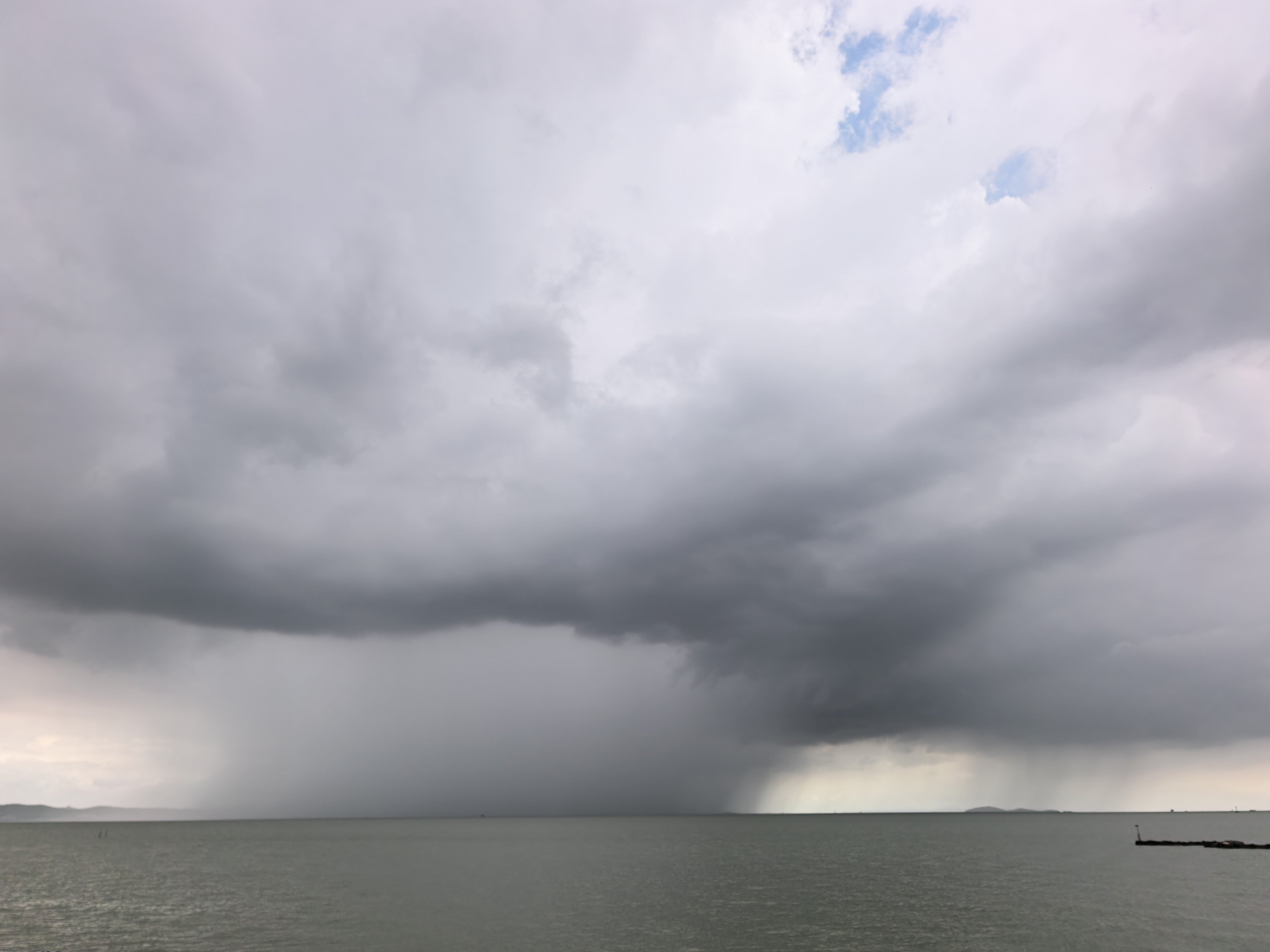 去太湖自驾，下雨天挺有感觉无锡