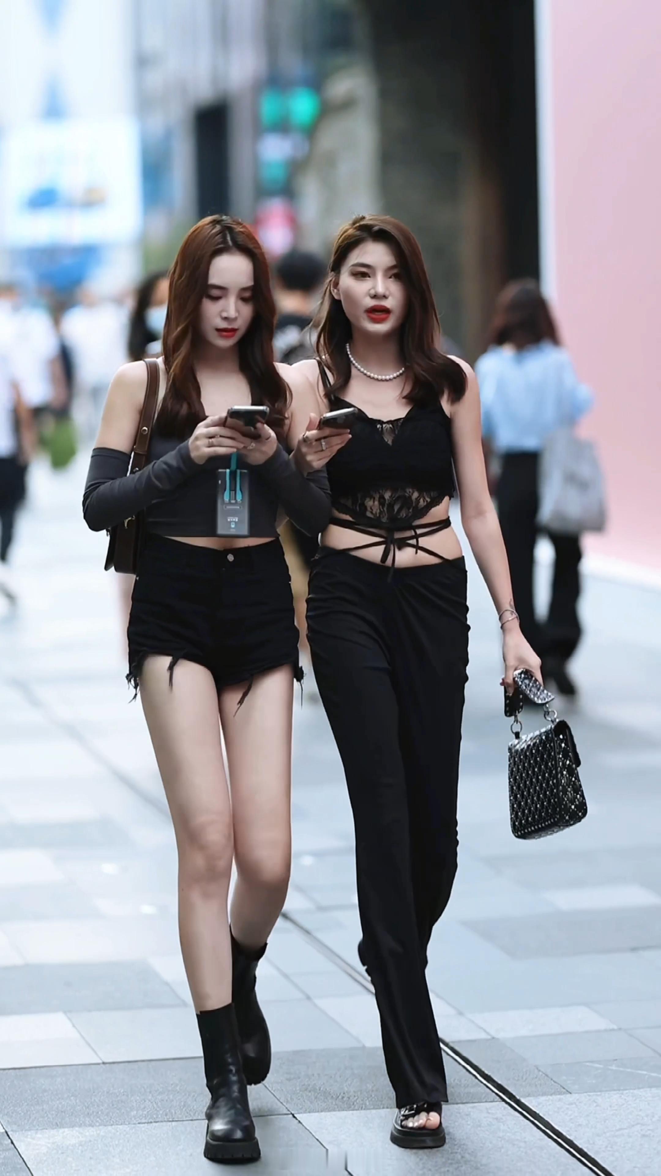 【成都街拍】周二，宝贝们早安！丨摄影拍照每日穿搭