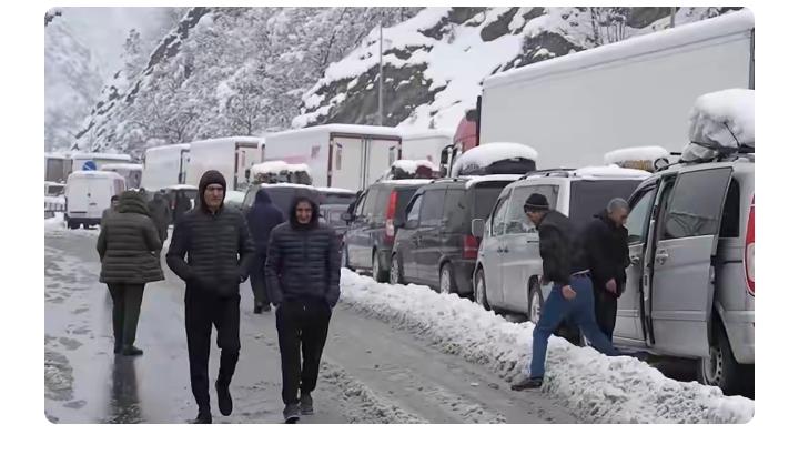 与战争无关的大麻烦？据网络上的消息，大鹅大批的、估计可能数万辆的物流运输的货车