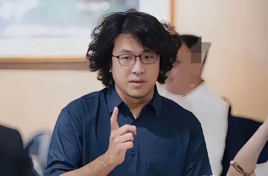 台独分子沈伯洋又坐立不安了！就在昨天，被大陆有关部门立案侦查的民进党立委沈伯洋竟