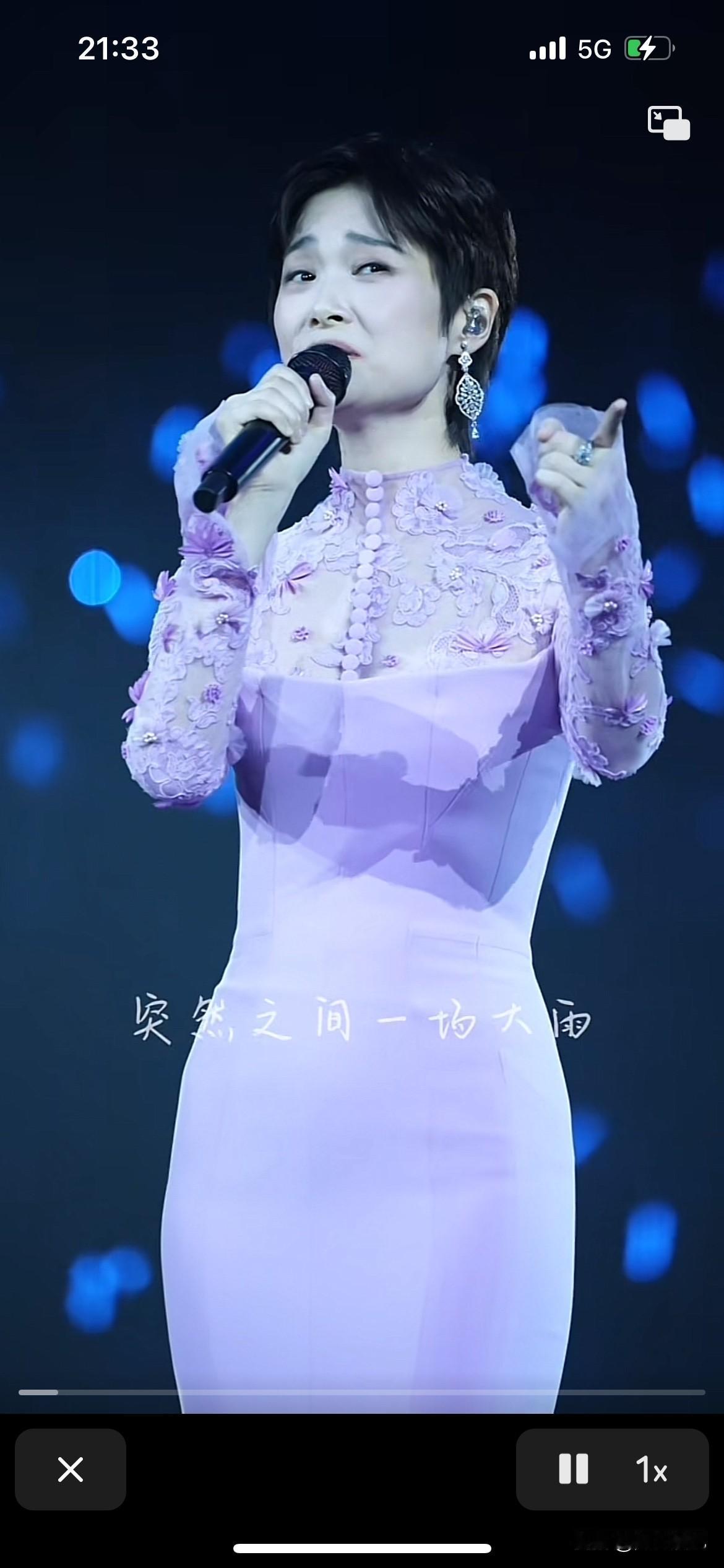 李宇春老师穿得最像女人的一件衣服，看看这就是最有女人味的，从来没有看见过她那么漂