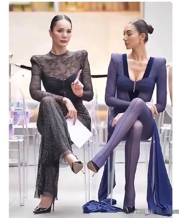 优雅并非规训出的姿态而是由内而外的自信与舒展✨所谓“正确坐姿”不如自