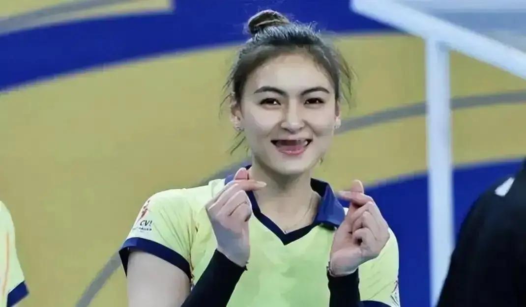 2025世俱杯在巴西开打了，这次有俩中国女排球员参赛，首轮都打完了。朱婷在