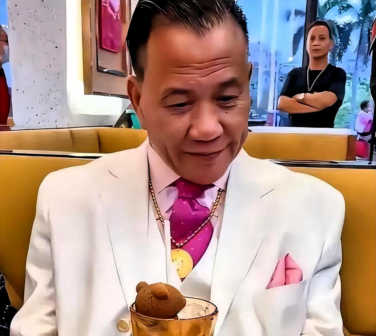 万梓良商演捐款17年当年捧红周星驰的大哥如今一场演出只留1万5其余全