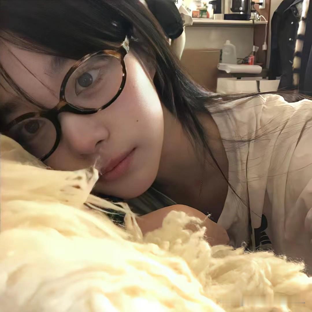 大厂更稳定些，但是大厂招工的时候更挑剔些，年龄偏大的人很难进。年龄偏大的人进小