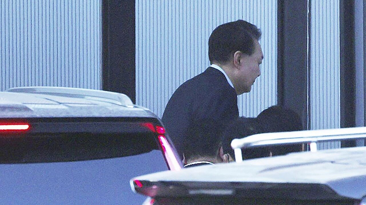 首尔爆发反华集会！尹锡悦“二进宫”了还不老实？中方要求李在明给个交代近期，一些