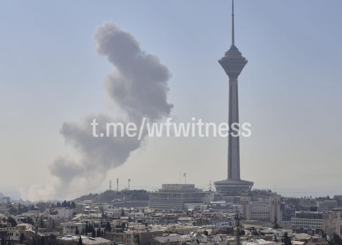 伊朗政府大楼附近升起巨大爆炸浓烟，伊朗总统遭到定点打击，但是还活着。最新消息称，