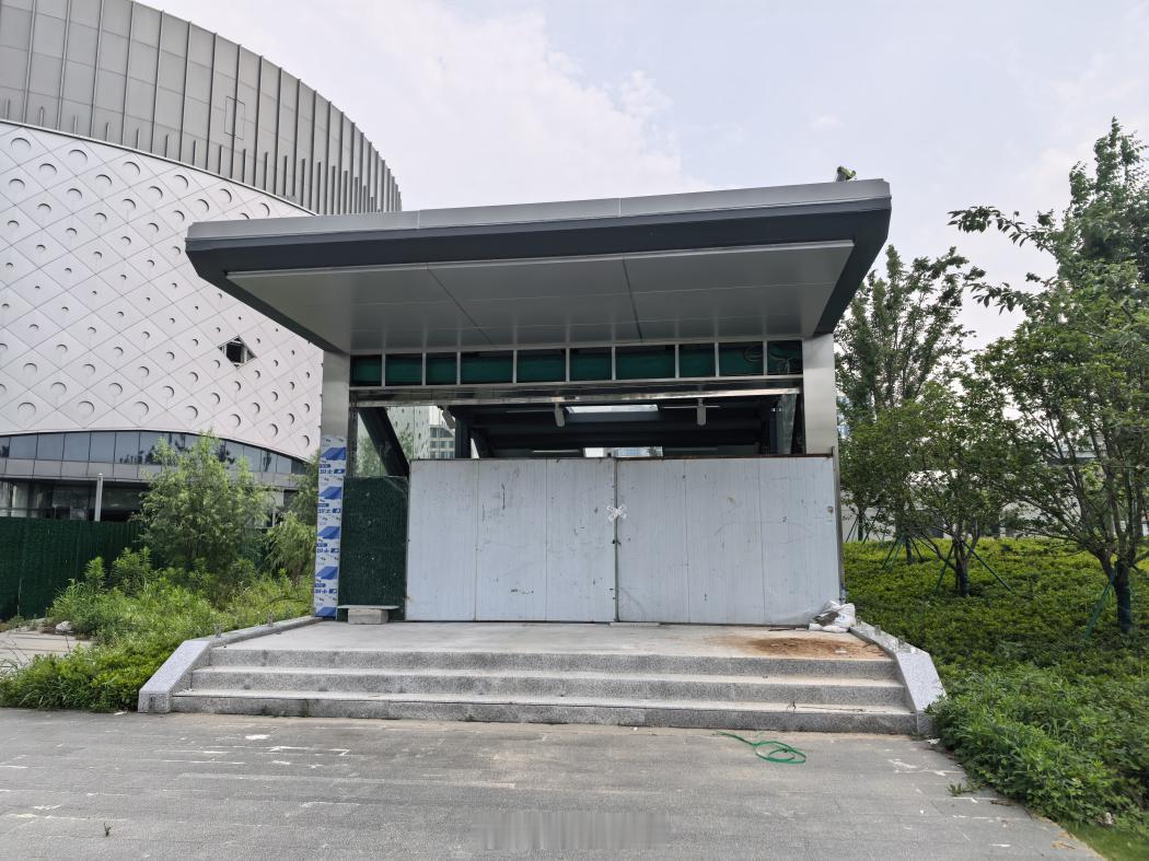 宁波地铁庄桥站D口迟迟未开通引市民困扰宁波地铁4号线庄桥火车站D出入口原定20