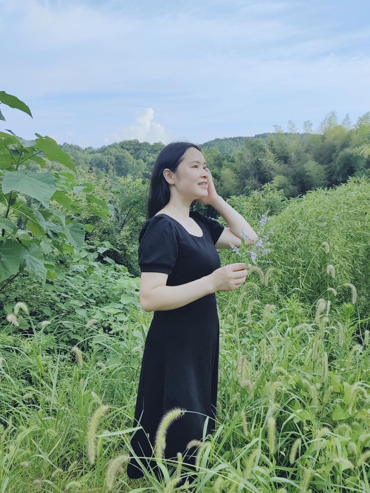 满目青山，流云漫漫，盛夏炎炎。置身山野间的绿意中，有如踏入了宫崎骏的漫画世界