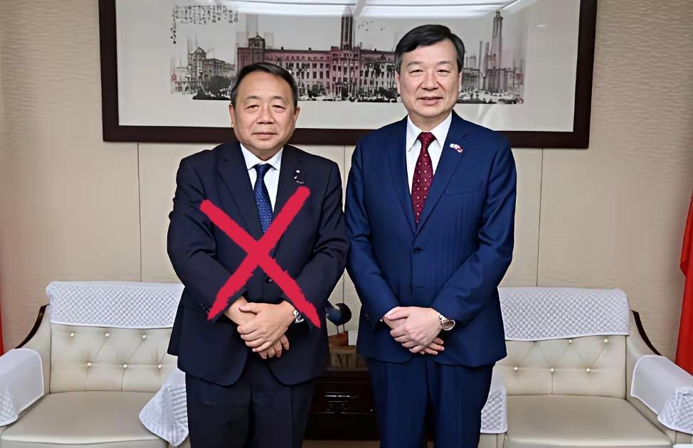 石平再也装不下去了，在被中方制裁两天后，他就高调拜访民进党当局驻日代表李逸洋。