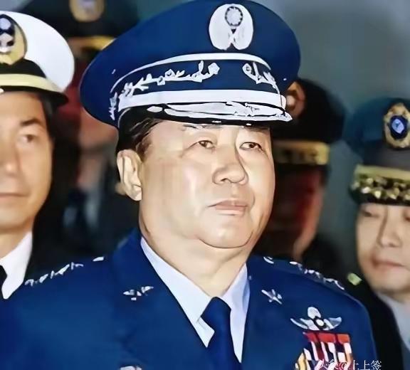 台湾军事大学校长，退役上将夏瀛洲说：当年佩洛西窜台，解放军趁势突破了海峡中线，让