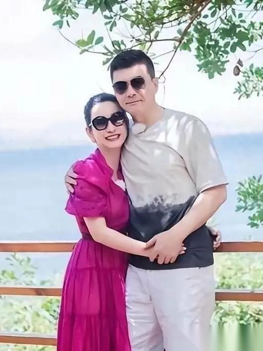演员秦海璐说：我受过几次情伤，最轰动的那一段，是李先生和李小姐的那一次，当年男方