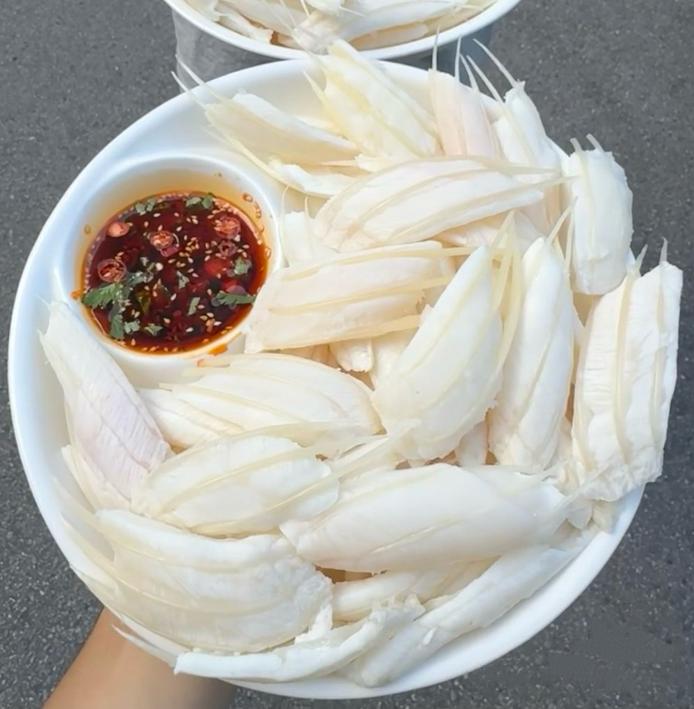 求问这美食的产地在哪？名字是什么，看着就想吃