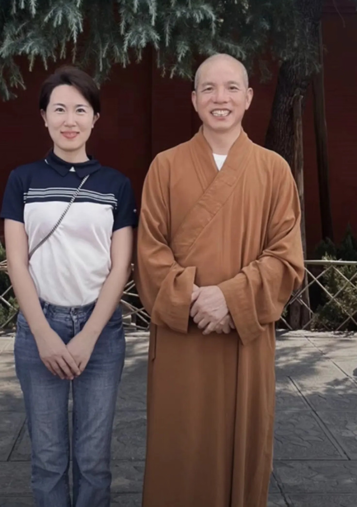 新上任少年寺住持来了，他就是印乐法师！网传他有百万豪车，但据查为寺院公务用车。