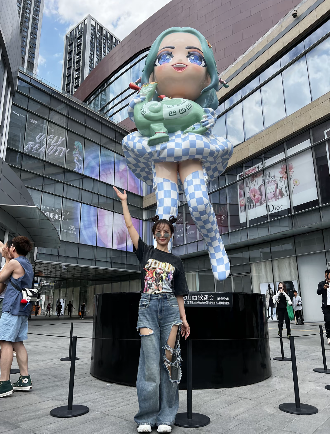 蔡依林本人真的好幻灭，像个精神小妹！太原万象城偶遇蔡依林，本人太令人失望了，又