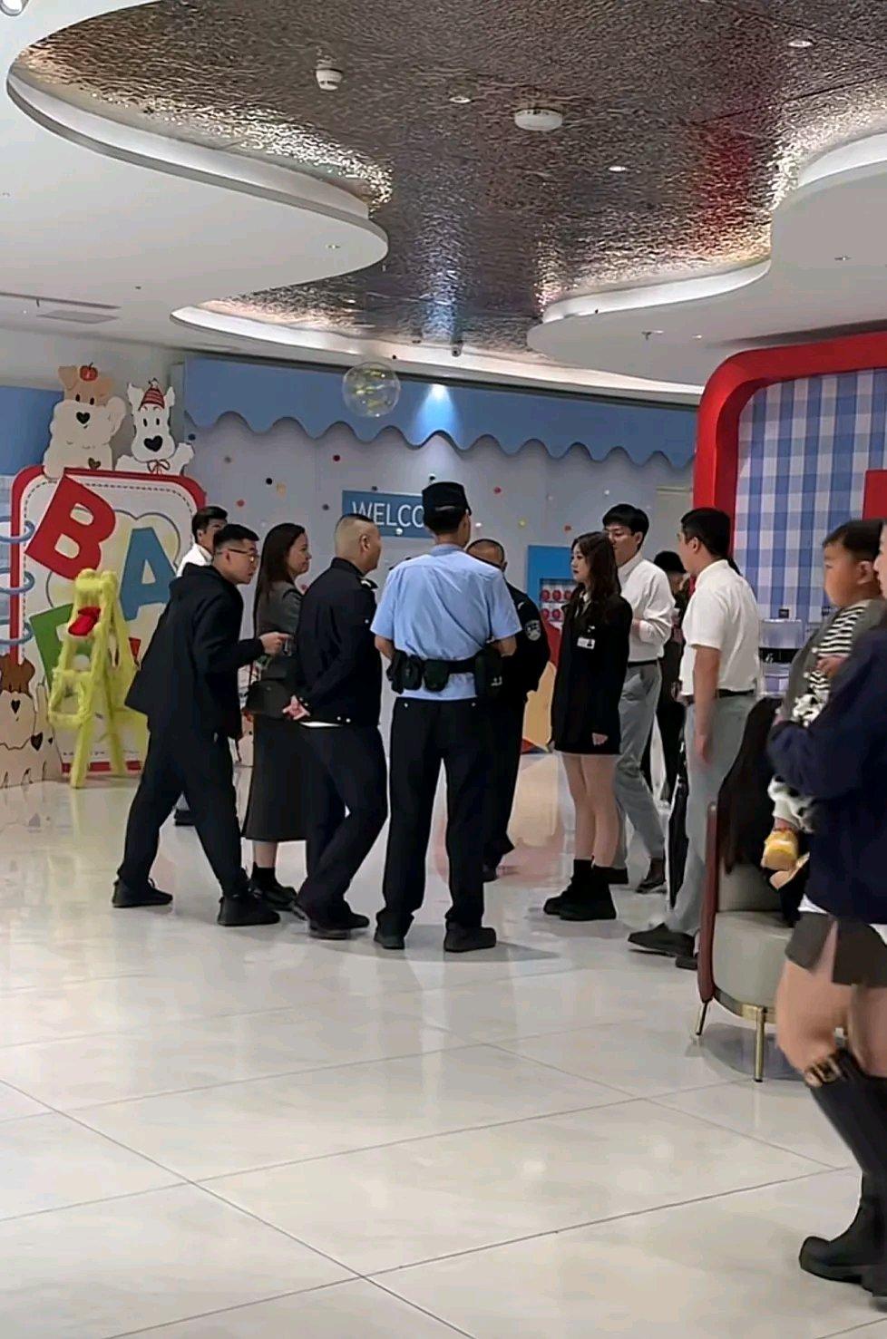 江苏这事儿太抓马了。2024年黎女士在网帖指名道姓骂“大G哥”“上赶着当后妈”，