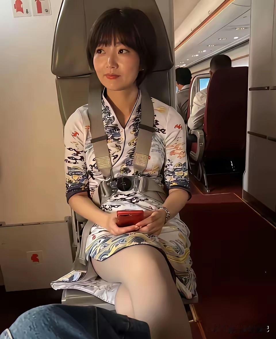 这位空姐，很像一个明星。