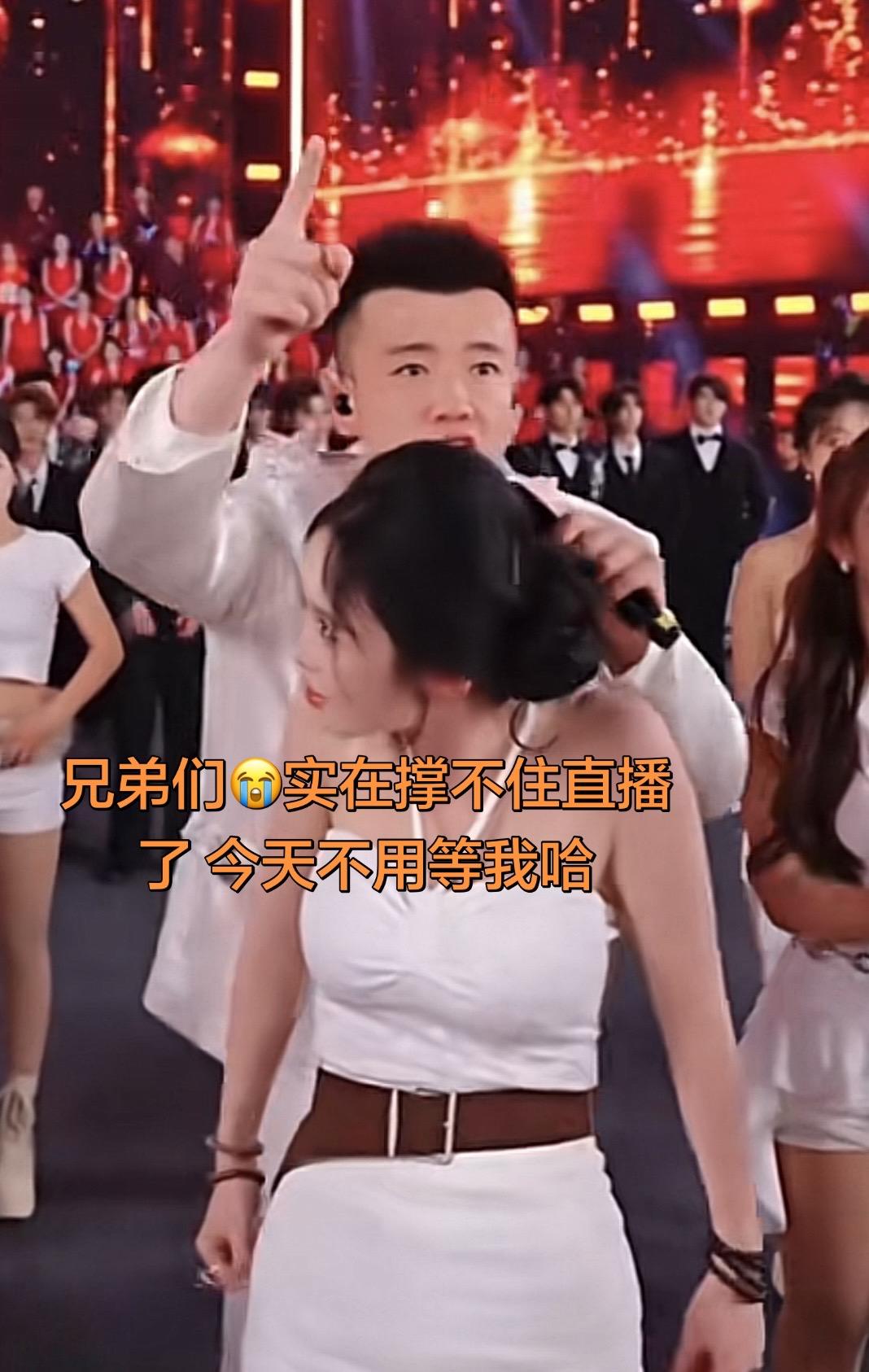 肚子疼肚子疼肚子疼😭😭😭😭😭
