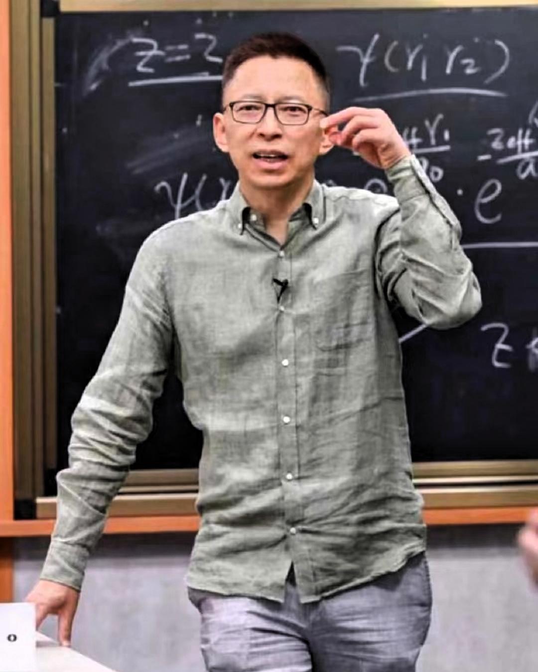 谁没听过张朝阳创业的“王炸开局”？有人直接甩100万美金，互联网大神拉他进顶级圈
