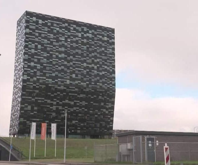 荷兰：停止向中国工厂供应半导体基板！2025年11月1日，据了解，总部