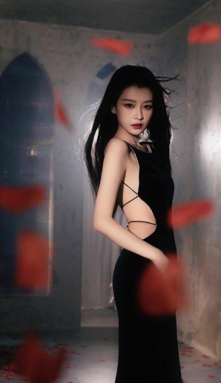 孙怡新图大露背孙怡