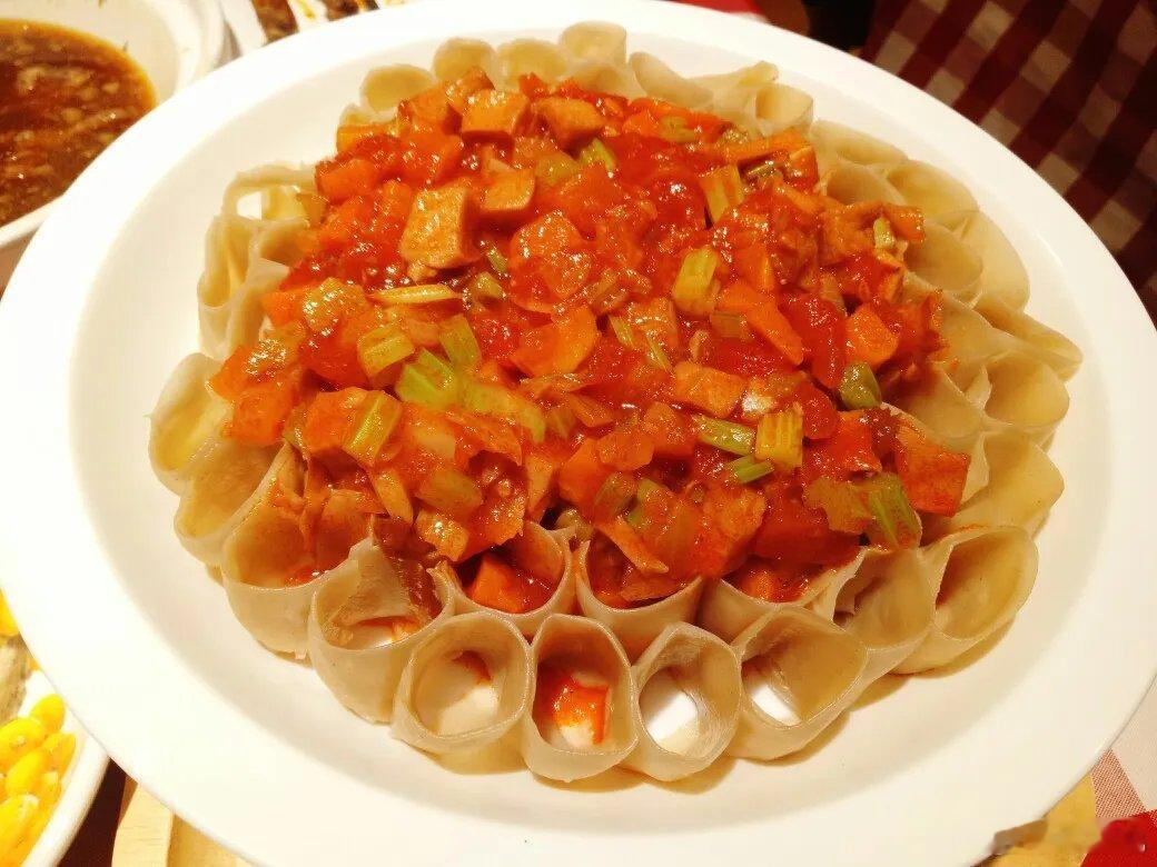 11月南京西贝新店开业期间，全国门店近40道菜品降价5%-20%，招牌菜如牛大骨