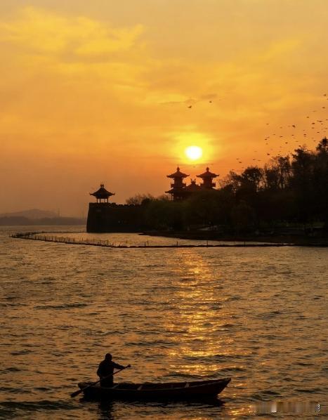 一位社会学家令人深思的话：“20年后中国丧葬将会转变。很多独生子女对待死去的父