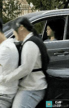 这该死的回忆就是不肯放过小姐姐